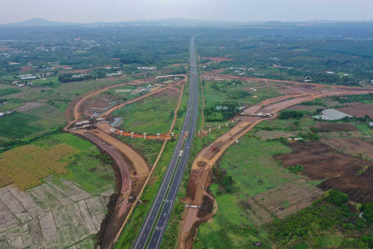 Phan Thiet - Dau Giay Expressway is 99 km long. Phan Thiet - Dau Giay Expressway is 99 km long.
