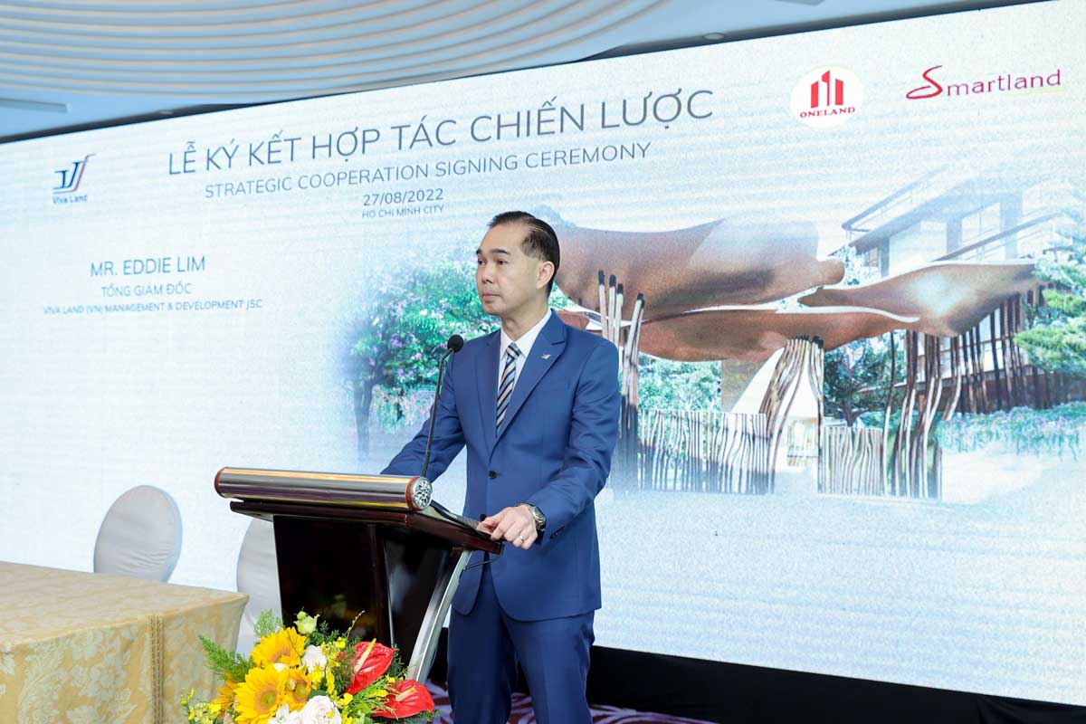 Mr. Eddie Lim speaks at the strategic cooperation ceremony Mr. Eddie Lim speaks at the strategic cooperation ceremony