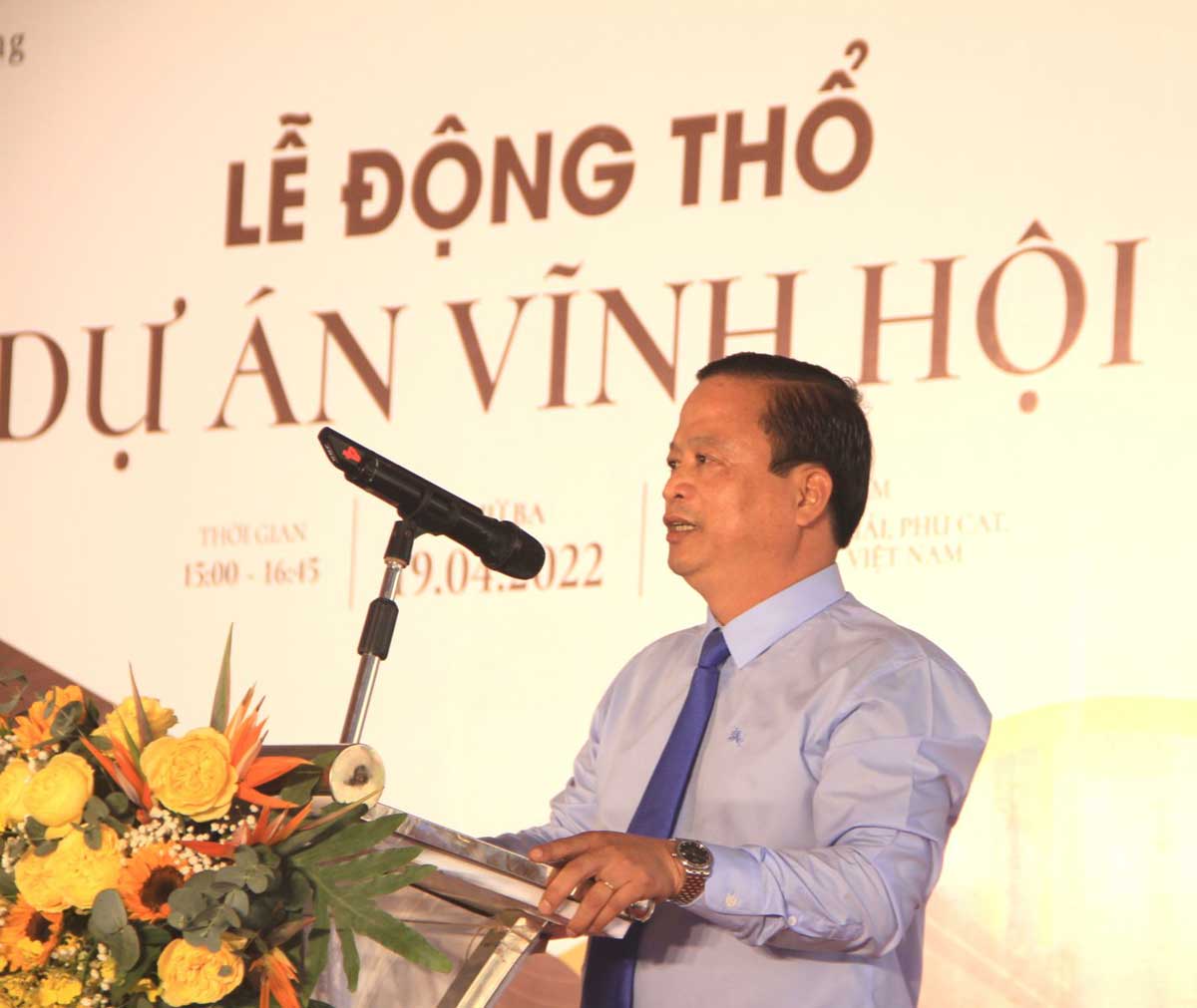 Permanent Vice Chairman of the Provincial People's Committee Nguyen Tuan Thanh spoke at the Vinh Hoi Bay Groundbreaking Ceremony.