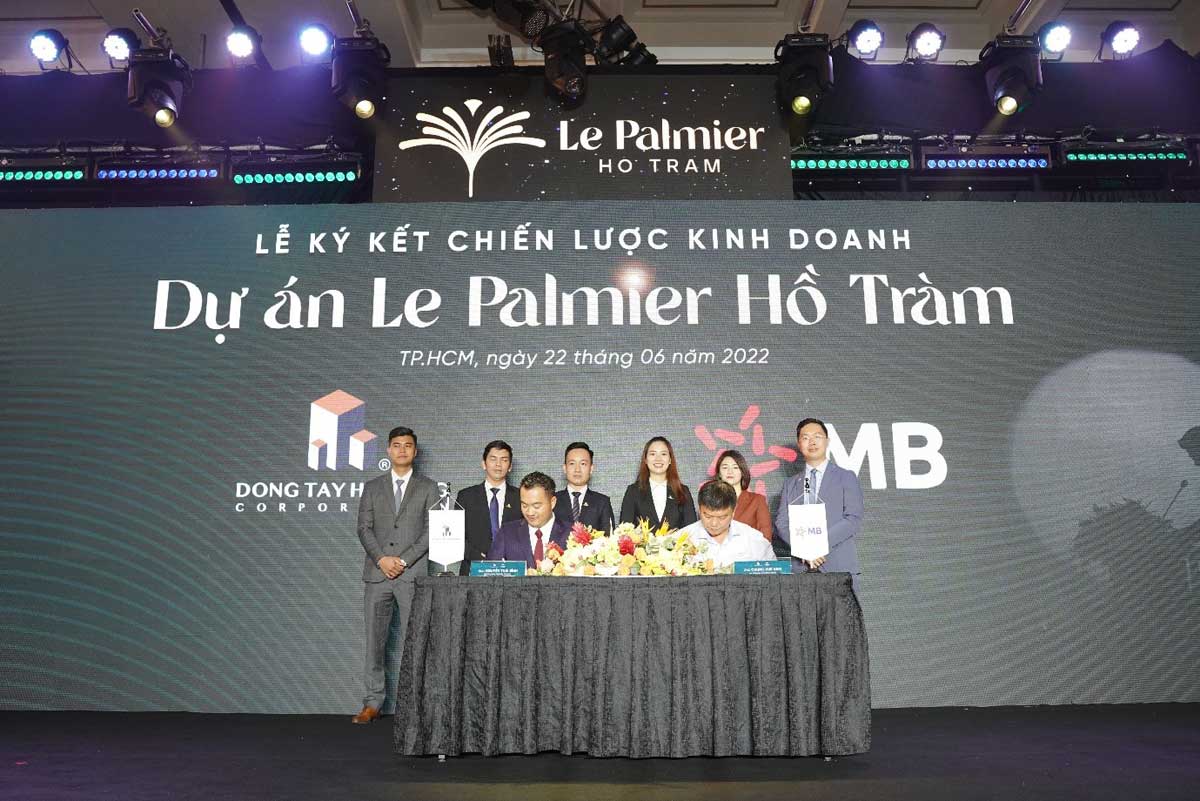 Le Palmier Ho Tram At the launch of Le Palmier Ho Tram, Dong Tay Holding signed 5 strategic cooperation contracts with Dong Tay Hospitality, Dong Tay Land, MB Bank, Thanh Cong Securities and Adavigo. - Le Palmier Ho Tram