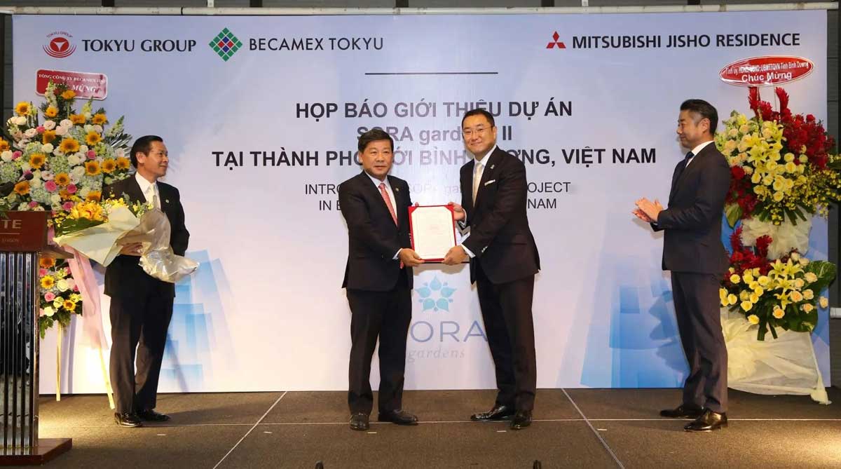 Binh Duong Provincial People's Committee awarded investment certificate to Becamex Tokyu Group